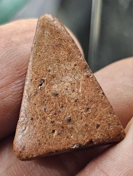 พระนางพญา พิมพ์สังฆาฏิใหญ่ เนื้อดินเผาสีแดง วัดนางพญา จังหวัดพิษณุโลก ลงรักปิดทองเก่า รูปที่ 2