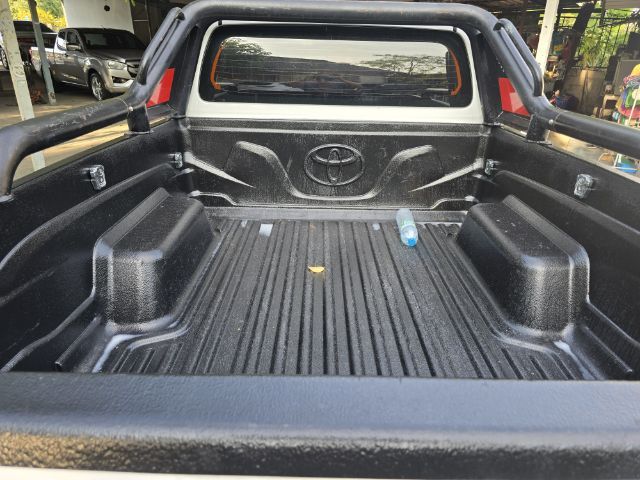 Toyota Hilux Revo 2022 2.4 E Prerunner Pickup ดีเซล เกียร์ธรรมดา ขาว รูปที่ 3