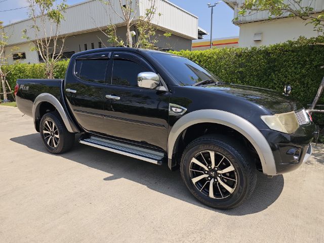 รถ Mitsubishi Triton 2.4 Plus สี ดำ