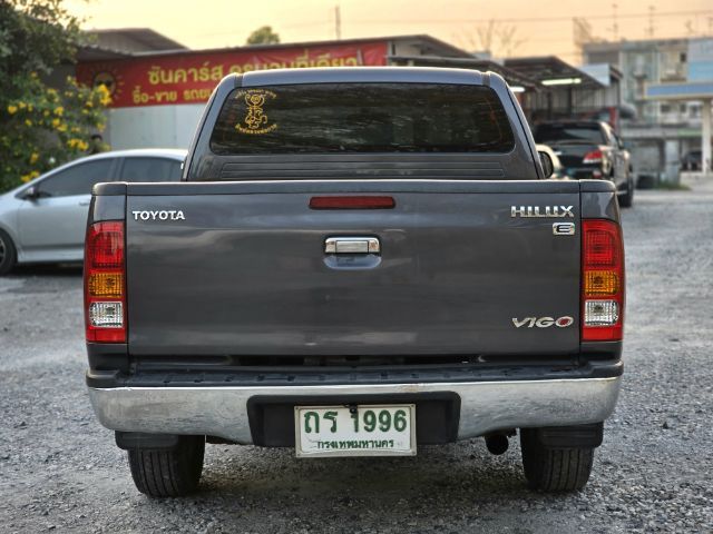 รถ Toyota Hilux Vigo 2.5 E สี เทา
