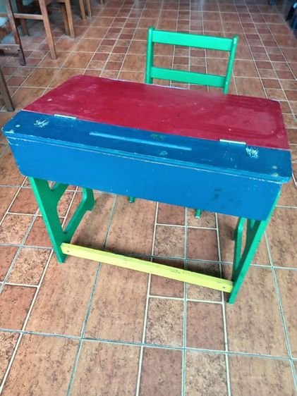 ชุดโต๊ะเก้าอี้เด็กนักเรียน