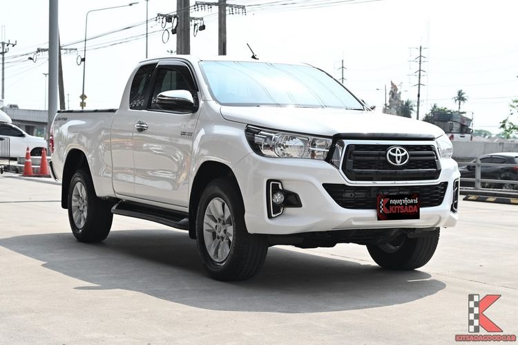 รถ Toyota Hilux Revo 2.4 E Prerunner สี ขาว