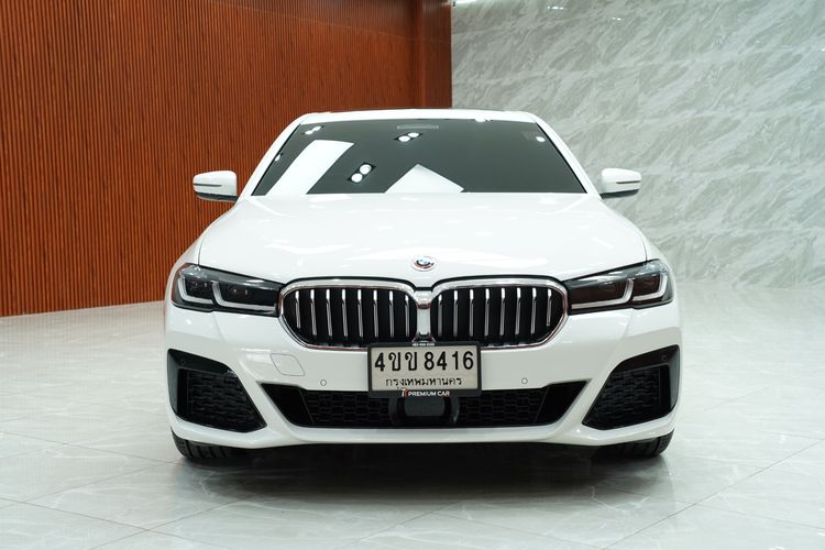 BMW Series 5 2022 530e Sedan ไฮบริด เกียร์อัตโนมัติ ขาว รูปที่ 3
