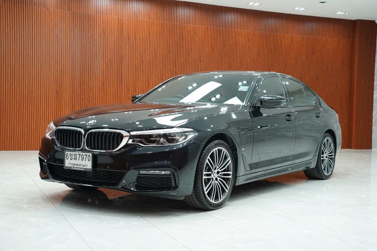 BMW Series 5 2020 530e ไฮบริด เกียร์อัตโนมัติ ดำ รูปที่ 4
