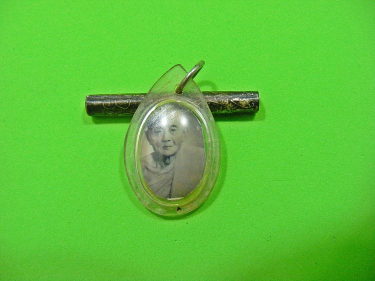 มีรอยจาร จีวร เกศา เก่าผิวปรอท เลี่ยมเก่า รูปที่ 16