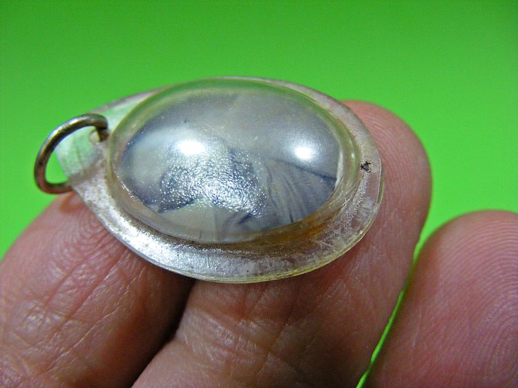 มีรอยจาร จีวร เกศา เก่าผิวปรอท เลี่ยมเก่า รูปที่ 9