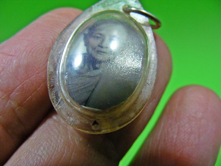 มีรอยจาร จีวร เกศา เก่าผิวปรอท เลี่ยมเก่า รูปที่ 7