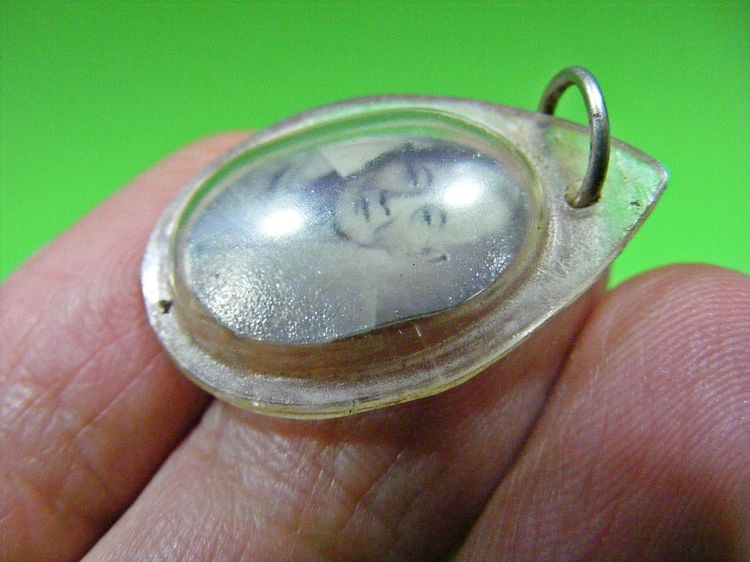 มีรอยจาร จีวร เกศา เก่าผิวปรอท เลี่ยมเก่า รูปที่ 8