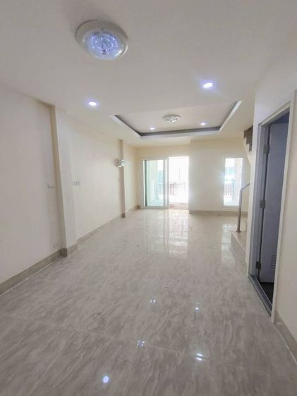 ไม่มี ใช่ ขายทาวน์โฮม 3 ชั้น ตกแต่งใหม่ ไม่เคยเข้าอยู่ -โครงการ Perfect House ถ.เศรษฐกิจ 1 กระทุ่มแบน สมุทรสาคร รูปที่ 2