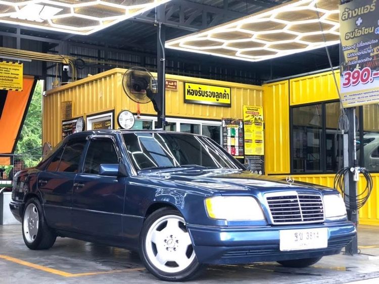 รถ Mercedes-Benz E-Class E280 สี น้ำเงิน