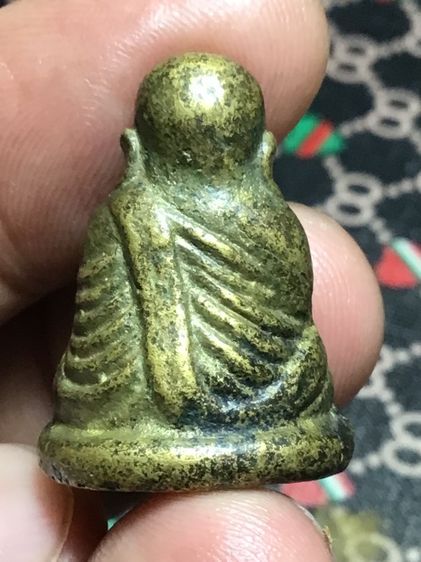 หลวงพ่อเงินรุ่นปืนแตก ปี 28 รูปที่ 2