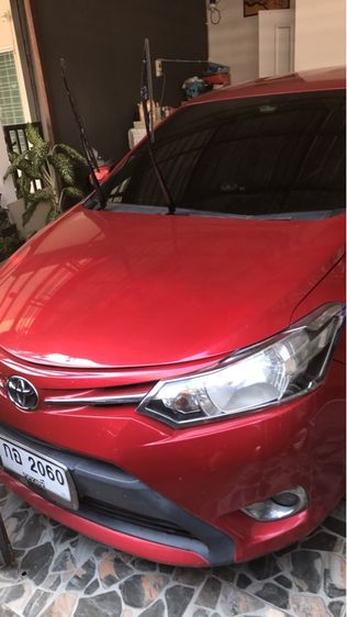 รถ Toyota Vios 1.5 E สี แดง