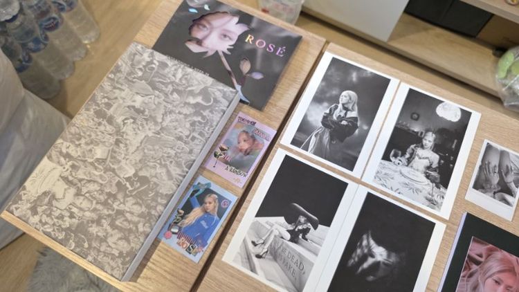 อัลบั้ม Rosé First Single Album - R- ในเวอร์ชัน Photobook