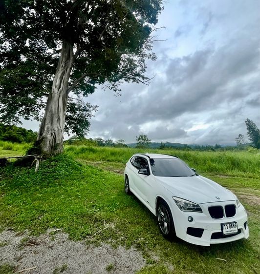 BMW X1 2016 2.0 sDrive20i M Sport Sedan เบนซิน ไม่ติดแก๊ส เกียร์อัตโนมัติ ขาว รูปที่ 2