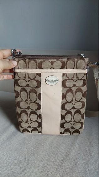 กระเป๋าคอสบอดี้ Coach ของแท้