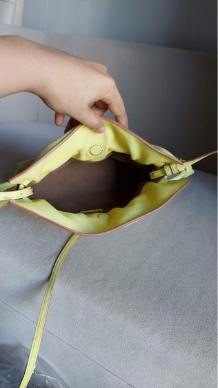 กระเป๋าสะพาย Loewe สีเขียวมะนาว รูปที่ 6