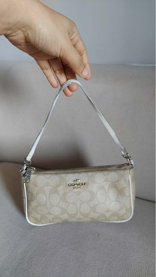 กระเป๋าคล้องไหล่ Coach ของแท้