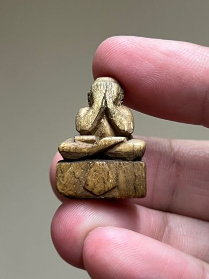 พระปิดตาไม้แกะเก่า