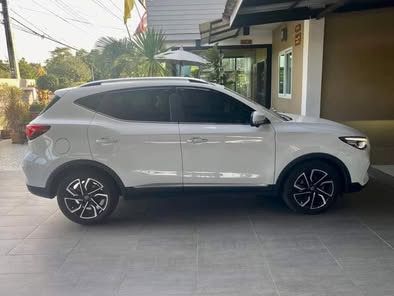 MG ZS 2020 1.5 V Sunroof Sedan เบนซิน ไม่ติดแก๊ส เกียร์อัตโนมัติ ขาว รูปที่ 2