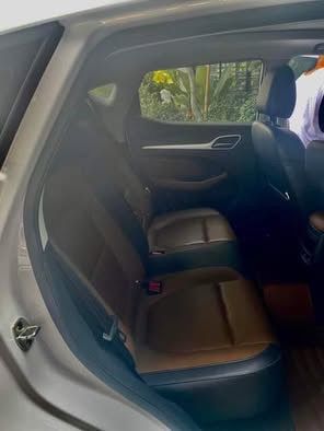 MG ZS 2020 1.5 V Sunroof Sedan เบนซิน ไม่ติดแก๊ส เกียร์อัตโนมัติ ขาว รูปที่ 4