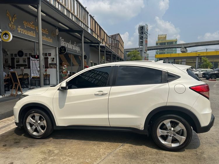 รถ Honda HR-V 1.8 E สี ขาว