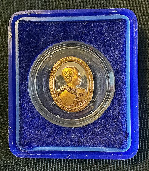 เหรียญรัชกาลที่ 5 วัดสุทัศนเทพวราราม รุ่นสมโภชพระอาราม 200 ปี 2536 รูปที่ 3