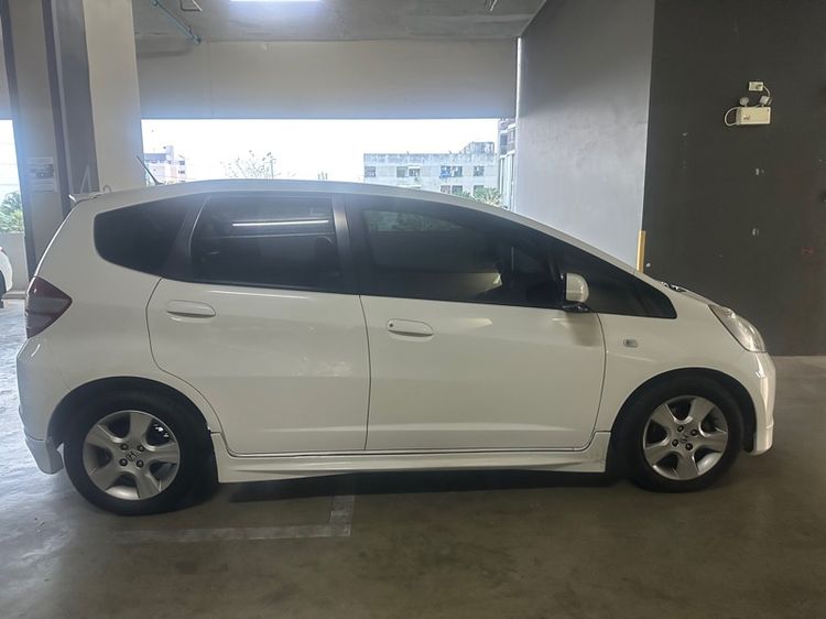 Honda Jazz 2010 1.5 V เบนซิน เกียร์อัตโนมัติ ขาว รูปที่ 4