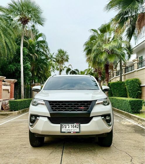 Toyota Fortuner 2018 2.4 V 4WD Utility-car ดีเซล ไม่ติดแก๊ส เกียร์อัตโนมัติ ขาว รูปที่ 2