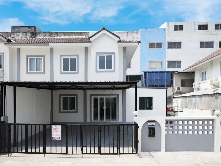 ขายราคาพิเศษ ทาวน์เฮ้าส์ 2 ชั้น ม.ณรุจา เนื้อที่ 30 ตร.ว. 4นอน 2น้ำ บ้านสวย หน้ากว้าง แปลงมุม ทำเลดีมาก ฟังชั่นดีเยี่ยม เฟอร์ครบ 