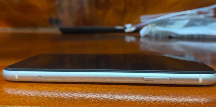 I phone 11 ( 64 GB) สีขาว รูปที่ 8