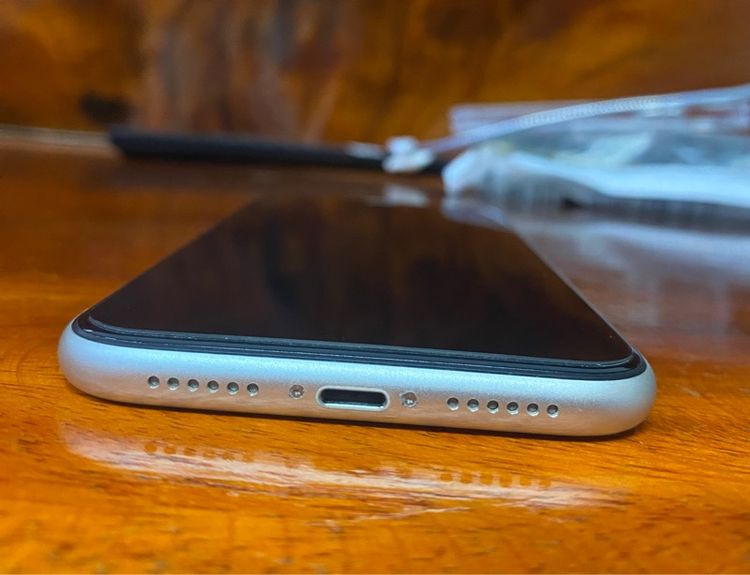 I phone 11 ( 64 GB) สีขาว รูปที่ 5