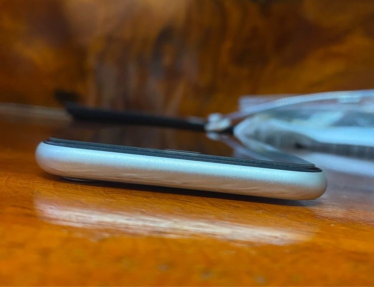 I phone 11 ( 64 GB) สีขาว รูปที่ 6