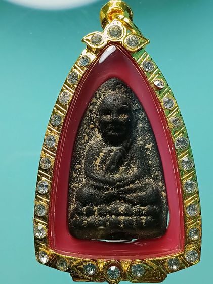 พระหลวงปู่ทวด เนื้อว่านกากยายักษ์ พิมพ์ใหญ่ รุ่นเเรก ปี2497 วัดช้างให้ สภาพสวย เนื้อเเก่ว่านดินดำ ไขว่านขึ้นทั่วองค์ พระสวยเก่าเก็บ เดิมๆมาก