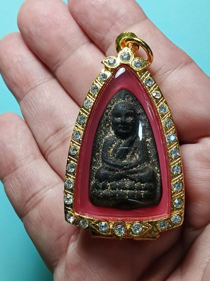 พระหลวงปู่ทวด เนื้อว่านกากยายักษ์ พิมพ์ใหญ่ รุ่นเเรก ปี2497 วัดช้างให้ สภาพสวย เนื้อเเก่ว่านดินดำ ไขว่านขึ้นทั่วองค์ พระสวยเก่าเก็บ เดิมๆมาก รูปที่ 8