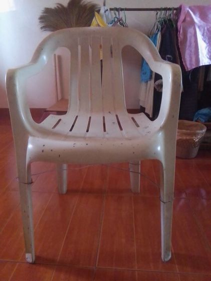 ขาว เก้าอี้นวม/เก้าอี้มีที่เท้าแขน ไมโครไฟเบอร์ ขายเก้าอี้พลาสติก  ราคา  300 บาท