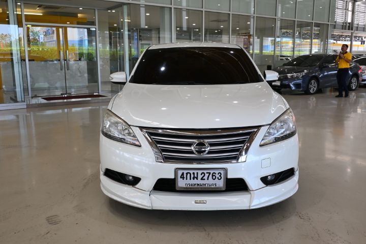 รถ Nissan Sylphy 1.6 V สี ขาว