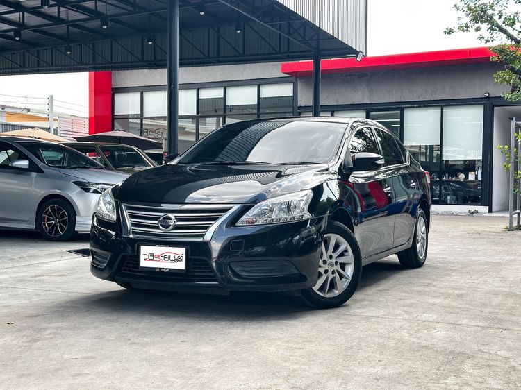 รถ Nissan Sylphy 1.6 E สี ดำ
