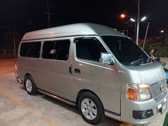 รถ Nissan Urvan 3.0 VX ZDi สี บรอนซ์เงิน