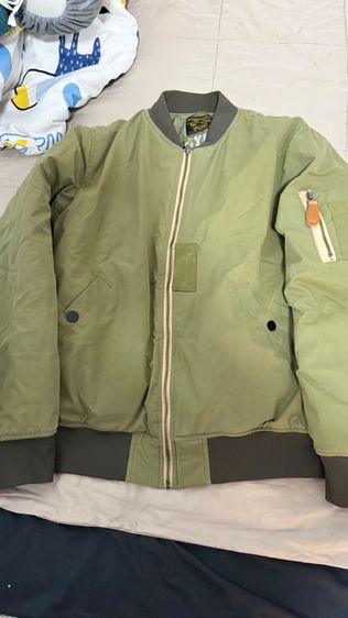 เสื้อแจ็คเก็ตนี้คือ Maden Workwear รุ่น MA-1 Flight Jacket 