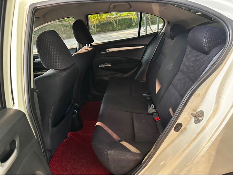 Honda City 2011 1.5 V i-VTEC Sedan เบนซิน ไม่ติดแก๊ส เกียร์อัตโนมัติ ขาว รูปที่ 4