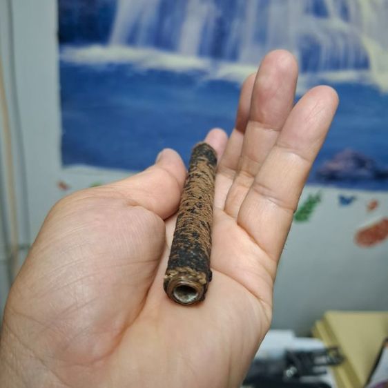 ตะกรุดหลวงพ่อทบยุคต้น ถักเชือกลงรัก สภาพรักหลุดร่อนตามเวลาแต่ตะกรุดสภาพยังดีเดิมๆครับ รูปที่ 6