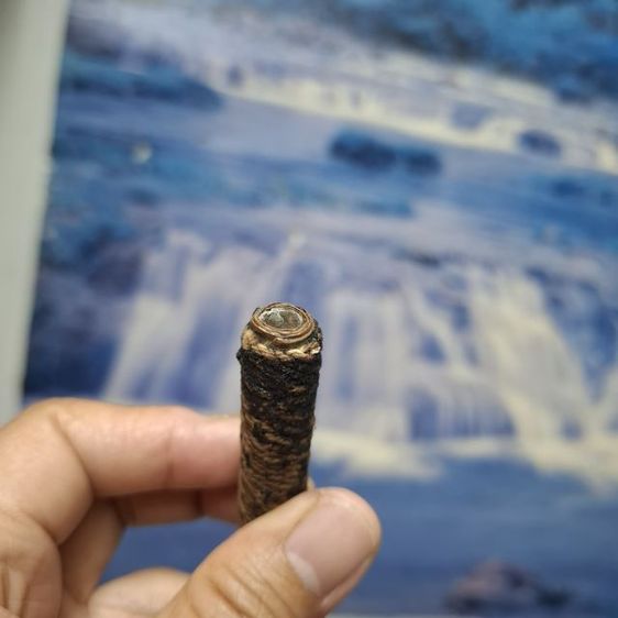 ตะกรุดหลวงพ่อทบยุคต้น ถักเชือกลงรัก สภาพรักหลุดร่อนตามเวลาแต่ตะกรุดสภาพยังดีเดิมๆครับ รูปที่ 13