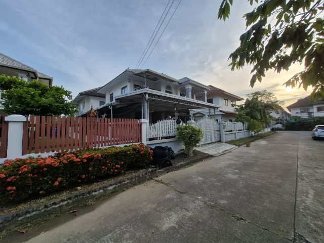 อื่นๆ ไม่มี สร้างเสร็จก่อน 2010 ไม่ใช่ ขายบ้านทำเลทอง บ้านเดี่ยว2ชั้นย่านต.แม่เหียะ ทำเลสงบเดินทางสดวกมาก โอกาศหายาก บ้านเดี่ยวในโครงการ คุณภาพ เหมาะสำหรับครอบครัว หรือวัยเกษียณ รูปที่ 2