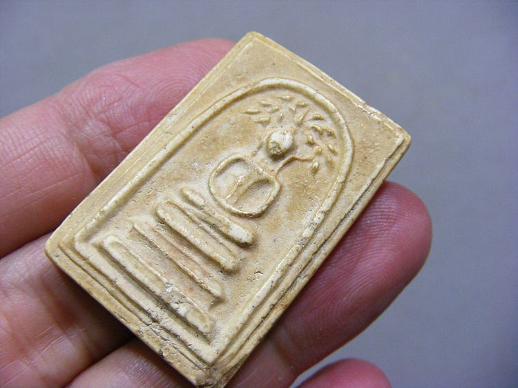 เนื้อผงน้ำมันเก่าๆ พระสมเด็จปรกโพธิ์หลังยันต์ รูปที่ 5