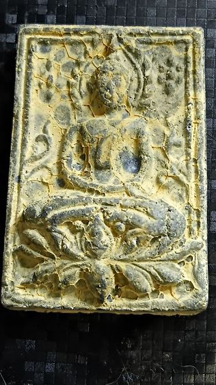 พระกรุวัดท้ายตลาด พิมพ์สมาธิ ฐานบัวสองชั้น ตามภาพ