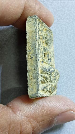 พระกรุวัดท้ายตลาด พิมพ์สมาธิ ฐานบัวสองชั้น ตามภาพ รูปที่ 4