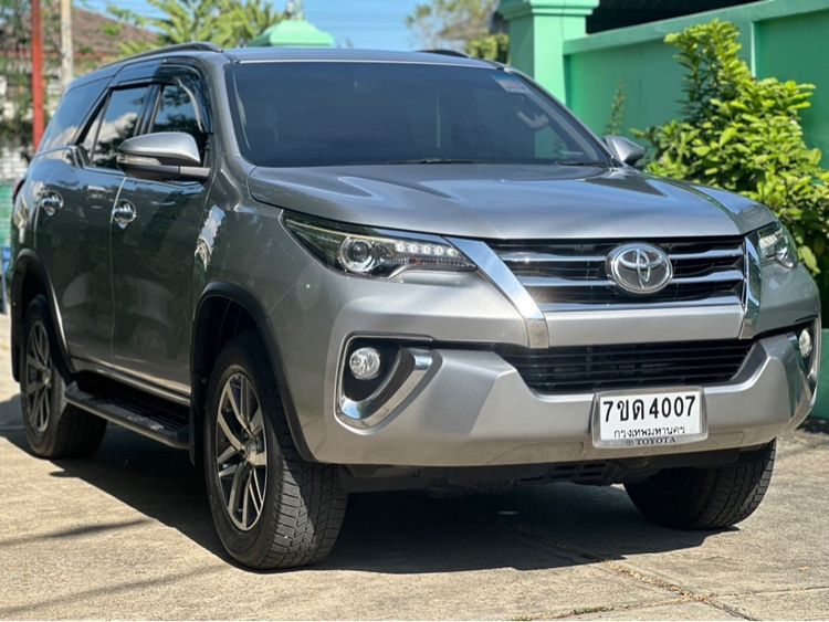 Toyota Fortuner 2016 2.4 V Utility-car ดีเซล ไม่ติดแก๊ส เกียร์อัตโนมัติ บรอนซ์เงิน รูปที่ 2