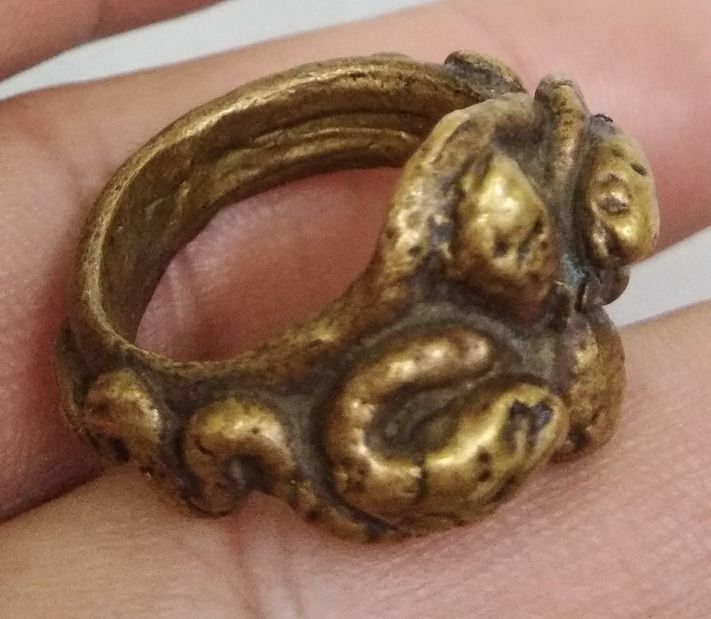 3070-แหวนนาคเกี้ยว เนื้อทองเหลืองหล่อ หลวงพ่ออิ่ม วัดหัวเขา ขนาดเส้นผ่าศูนย์กลางประมาณ 18 มม รูปที่ 2