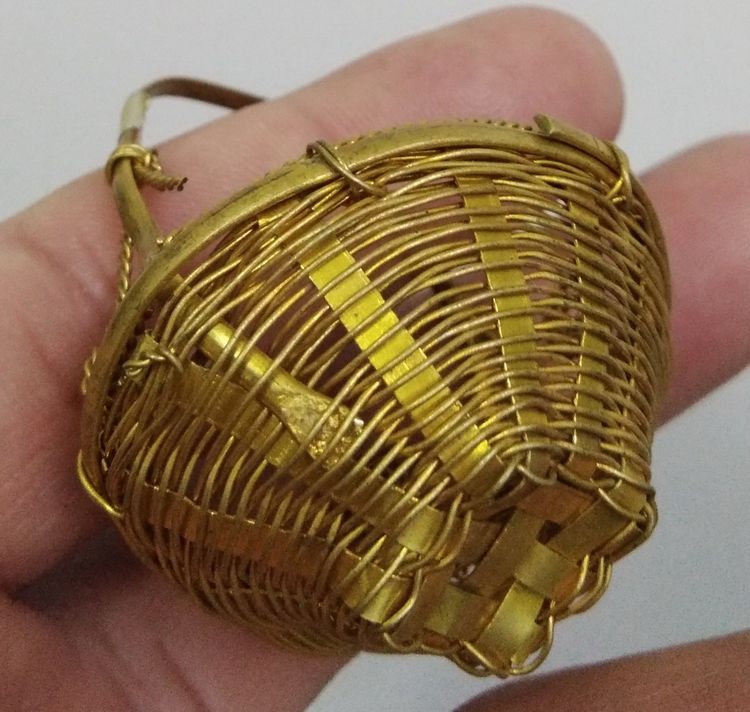 3072-ตะกร้าหวายถักทองเหลืองถักขนาดเล็ก สำหรับใส่ของมงคล ใส่เงินใส่ทองใส่ของมงคล แขวนหน้าบ้านห้างร้าน ขนาดเส้นผ่าศูนย์กลาง 4 ซม. สูงรวมประมาณ รูปที่ 2