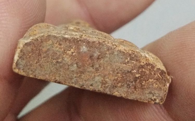 3074-พระสมเด็จนางพญานั่งฐาน หลังยันต์ เนื้อดินเก่า ไม่ทราบที่ รูปที่ 5